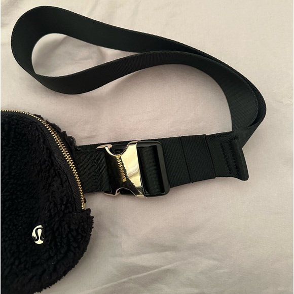 Lululemon Teddy Belt Bag - Black - Picture 2 of 5